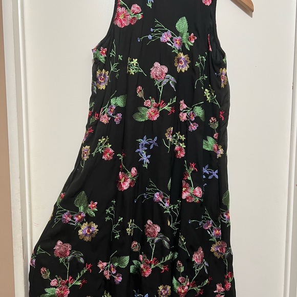 CALVIN KLEIN Women's Petite Floral Embroidered Sheer Overlay Shift Dress 4. - Picture 4 of 6